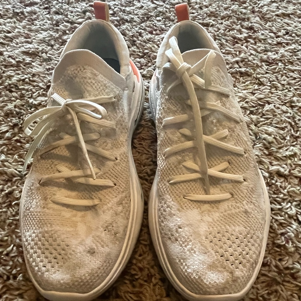 Sorel explorer blitz stride sneaker. Slip on. Extremely comfortable. Size 7